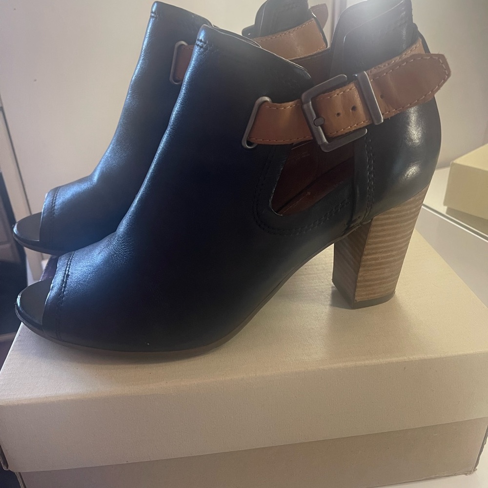 Clarks peep toe bootie